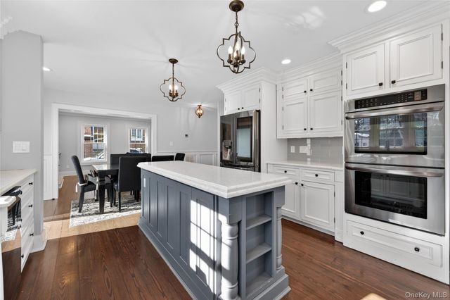 20 Westbridge Drive, Babylon, NY 11702