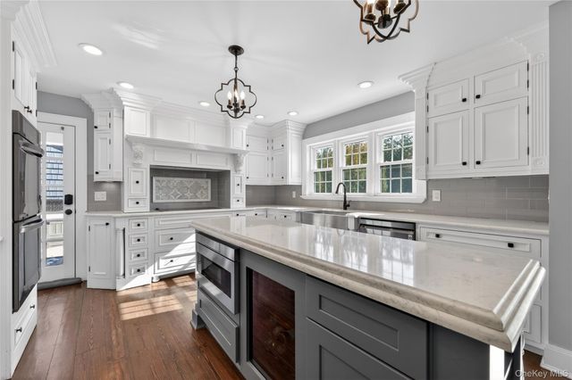 20 Westbridge Drive, Babylon, NY 11702