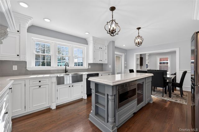 20 Westbridge Drive, Babylon, NY 11702