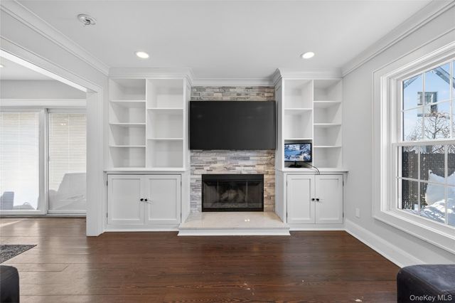 20 Westbridge Drive, Babylon, NY 11702