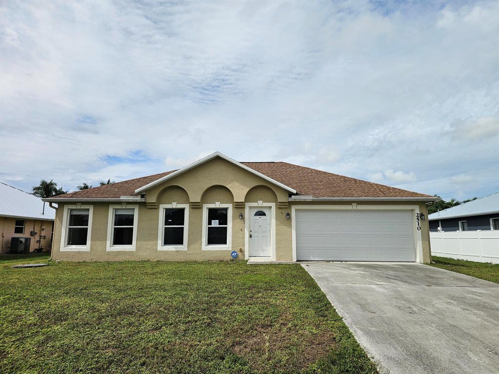 2510 SW Chestnut Lane, Port St Lucie, FL 34953