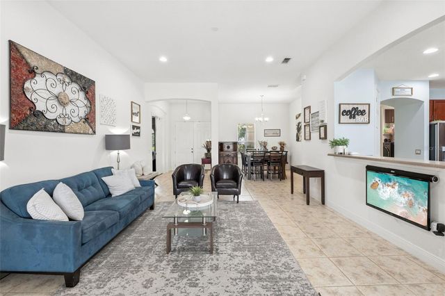 3704 EAGLE ISLE CIRCLE, Kissimmee, FL 34746