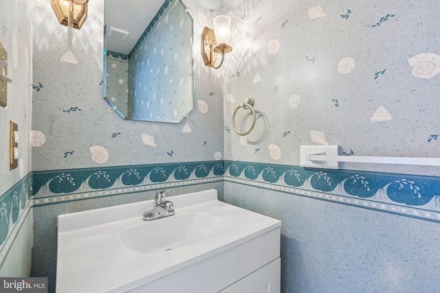 2010 WINTERGREEN PL, Baltimore, MD 21237