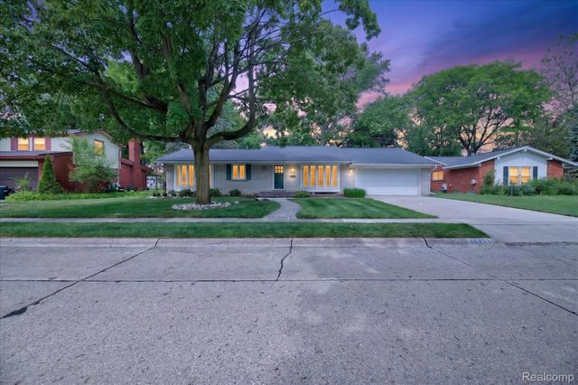 16927 Farmington Road, Livonia, MI 48154