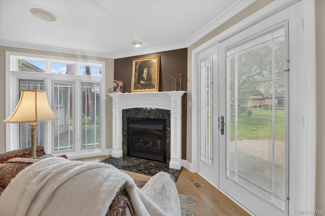 16927 Farmington Road, Livonia, MI 48154