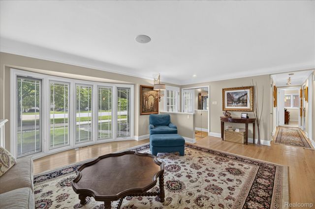 16927 Farmington Road, Livonia, MI 48154