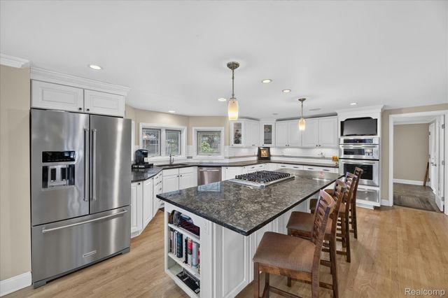 16927 Farmington Road, Livonia, MI 48154