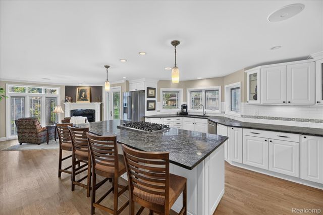 16927 Farmington Road, Livonia, MI 48154