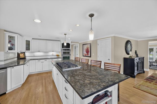 16927 Farmington Road, Livonia, MI 48154