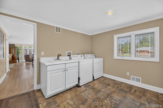 16927 Farmington Road, Livonia, MI 48154