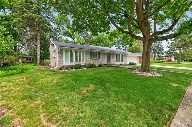16927 Farmington Road, Livonia, MI 48154