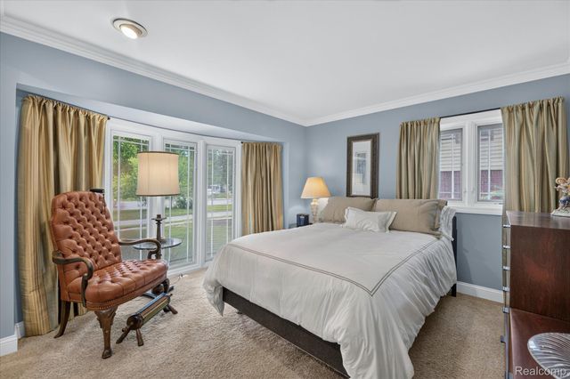 16927 Farmington Road, Livonia, MI 48154