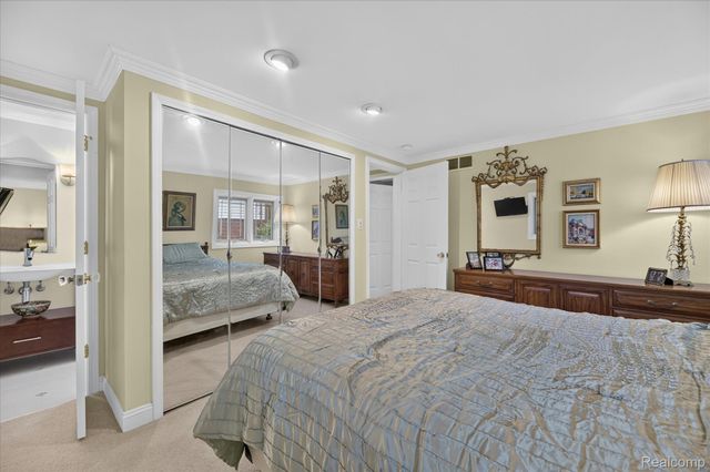 16927 Farmington Road, Livonia, MI 48154
