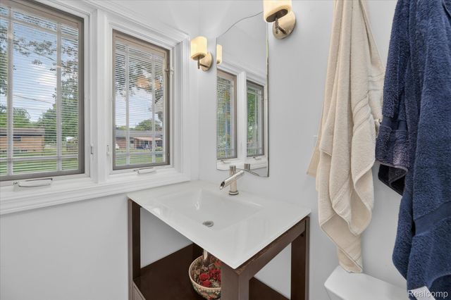 16927 Farmington Road, Livonia, MI 48154