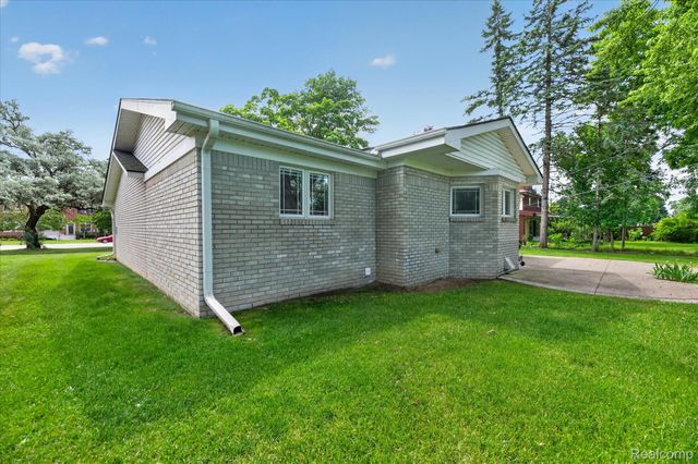 16927 Farmington Road, Livonia, MI 48154