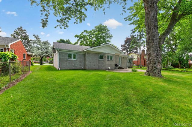 16927 Farmington Road, Livonia, MI 48154