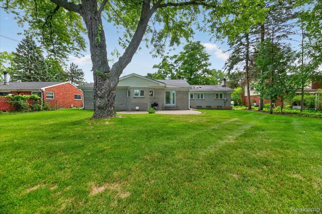 16927 Farmington Road, Livonia, MI 48154