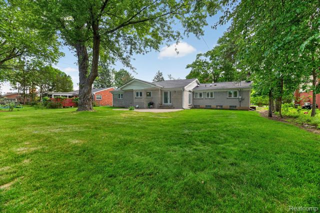 16927 Farmington Road, Livonia, MI 48154