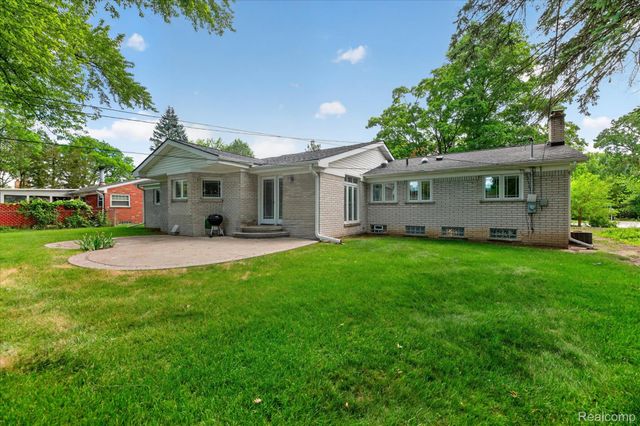 16927 Farmington Road, Livonia, MI 48154