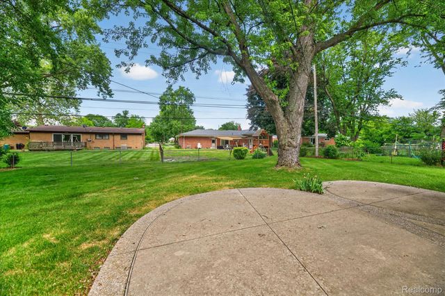 16927 Farmington Road, Livonia, MI 48154