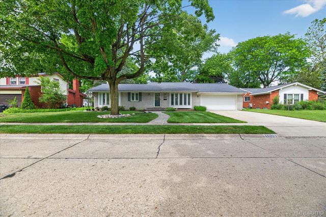 16927 Farmington Road, Livonia, MI 48154