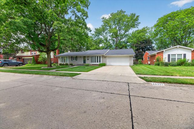 16927 Farmington Road, Livonia, MI 48154