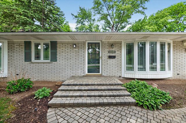 16927 Farmington Road, Livonia, MI 48154