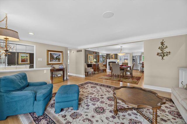 16927 Farmington Road, Livonia, MI 48154