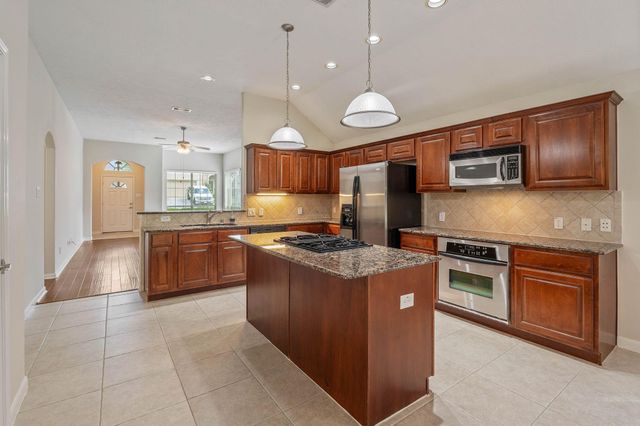 166 April Cove, Conroe, TX 77356