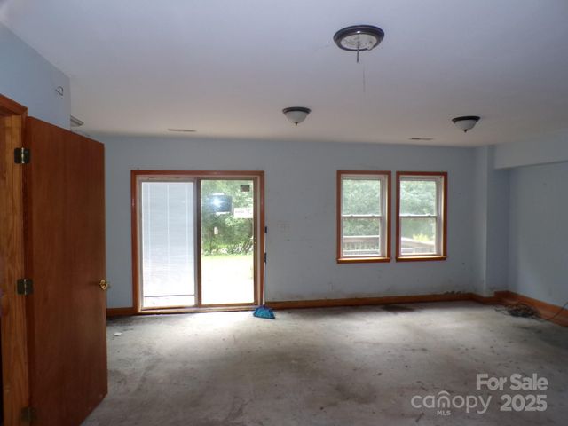 620 Hutch Mountain Road, Fletcher, NC 28732