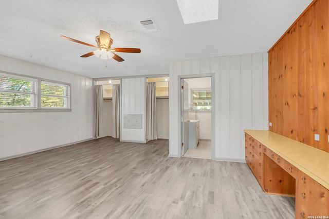 1052 E Humphreys, Seguin, TX 78155