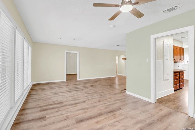 1052 E Humphreys, Seguin, TX 78155