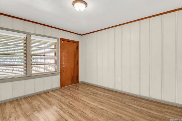 1052 E Humphreys, Seguin, TX 78155