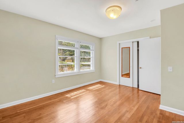 1052 E Humphreys, Seguin, TX 78155