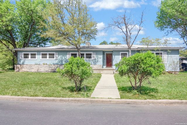 1052 E Humphreys, Seguin, TX 78155