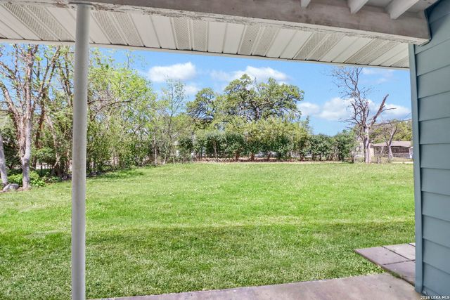 1052 E Humphreys, Seguin, TX 78155