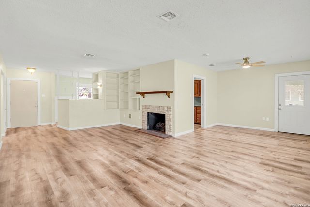 1052 E Humphreys, Seguin, TX 78155