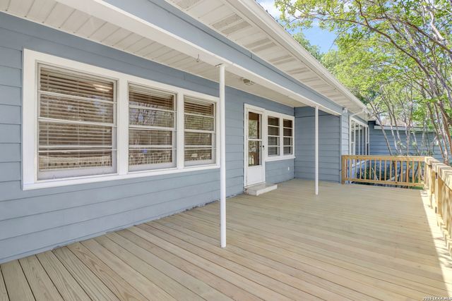 1052 E Humphreys, Seguin, TX 78155