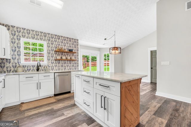 156 Meadow View Drive, Jackson, GA 30233