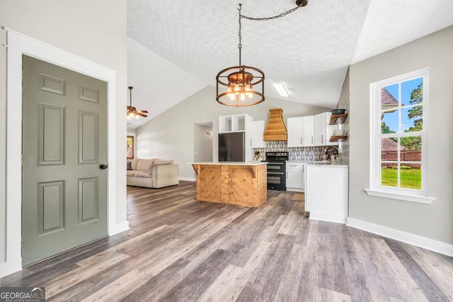 156 Meadow View Drive, Jackson, GA 30233