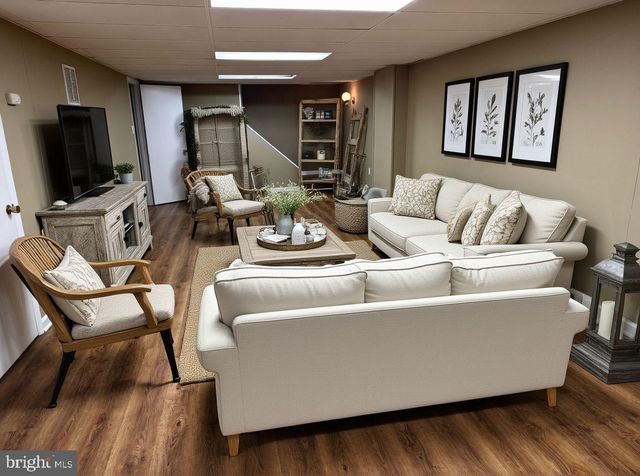 6707 LAMONT DR, Lanham, MD 20706