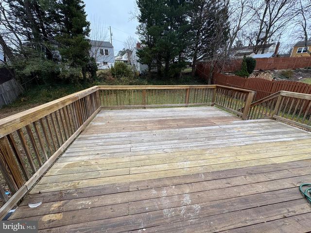 6707 LAMONT DR, Lanham, MD 20706