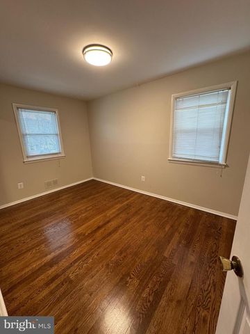 6707 LAMONT DR, Lanham, MD 20706