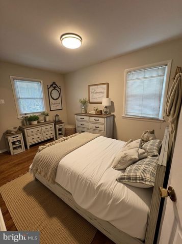 6707 LAMONT DR, Lanham, MD 20706