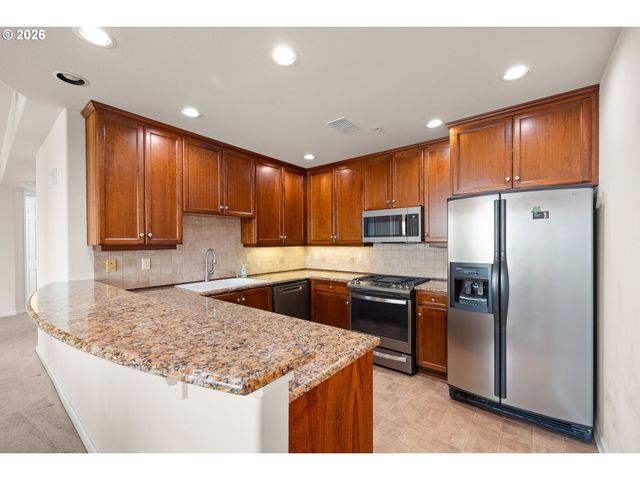 4884 Nw PROMENADE Ter 304, Portland, OR 97229