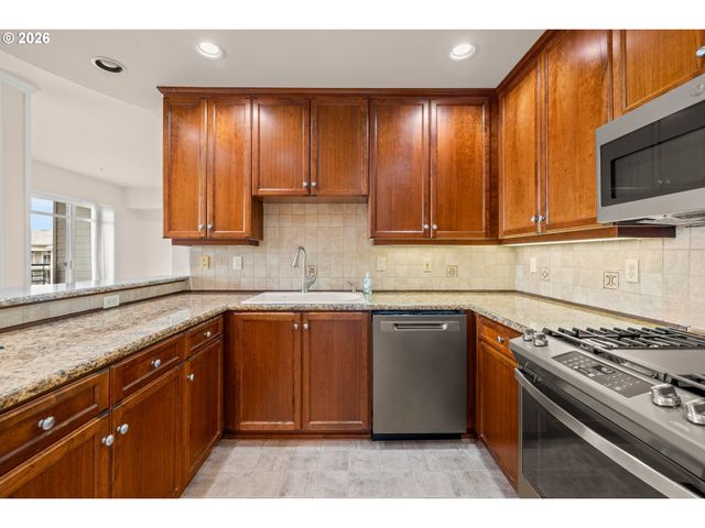 4884 Nw PROMENADE Ter 304, Portland, OR 97229
