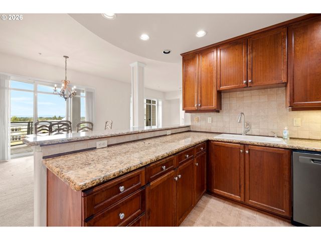 4884 Nw PROMENADE Ter 304, Portland, OR 97229