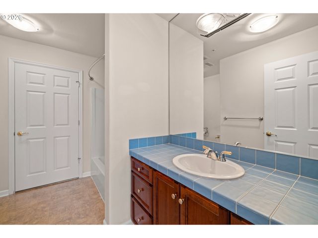 4884 Nw PROMENADE Ter 304, Portland, OR 97229