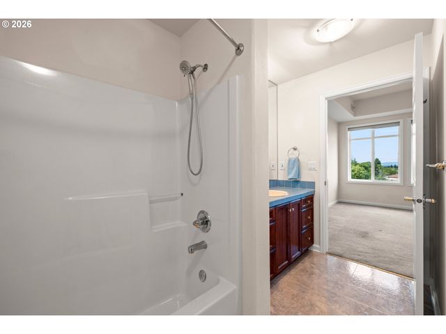 4884 Nw PROMENADE Ter 304, Portland, OR 97229