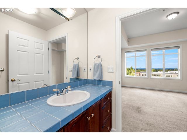 4884 Nw PROMENADE Ter 304, Portland, OR 97229